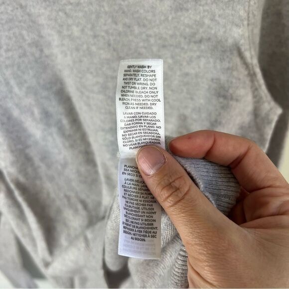 Gray Cashmere Turtleneck Sweater with Relaxed Fit size Large - Picture 6 of 8